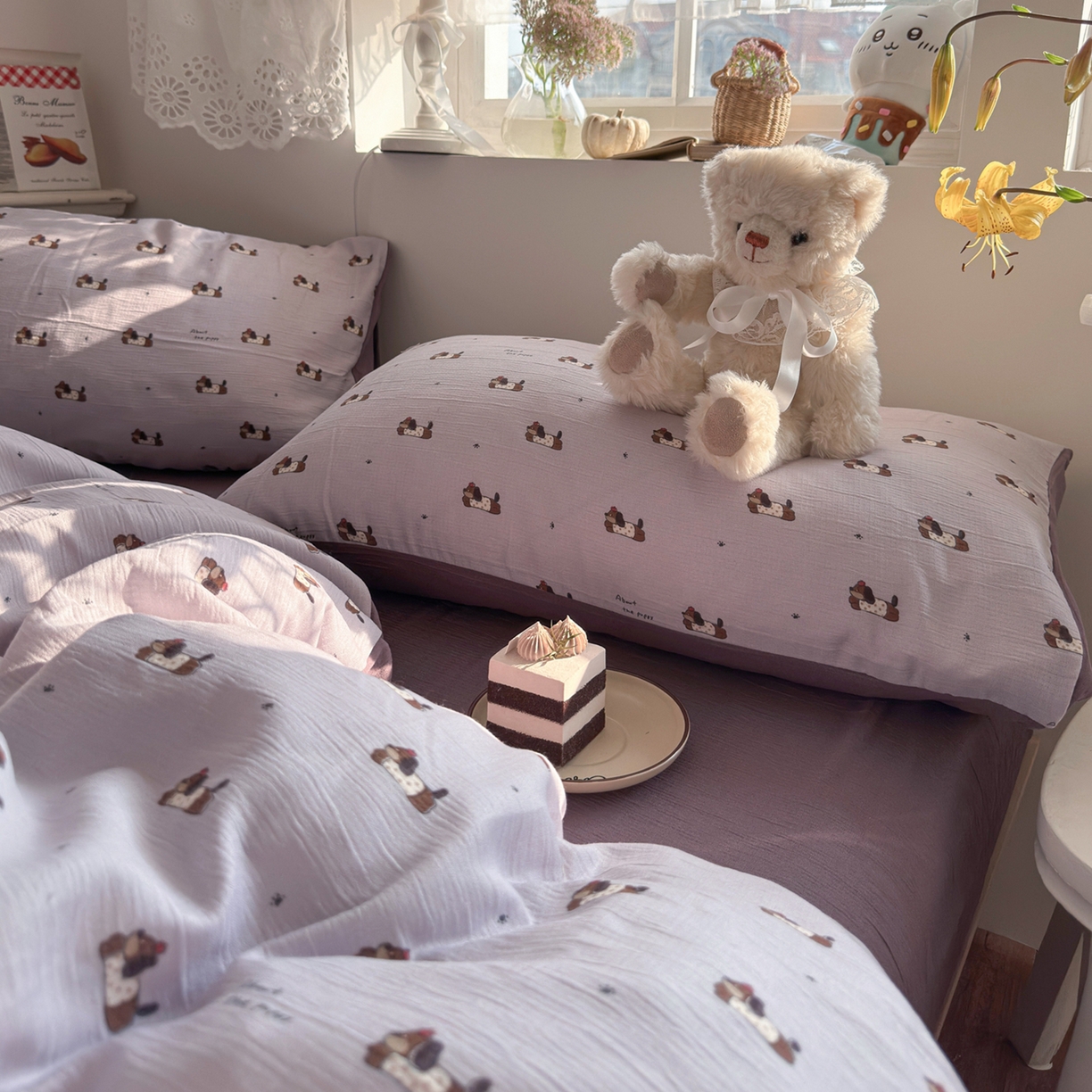 91家纺网 家纺一手货源 找家纺 玉海棠家纺 2025新款甄选三层纱印花四件套 葡萄腊肠狗