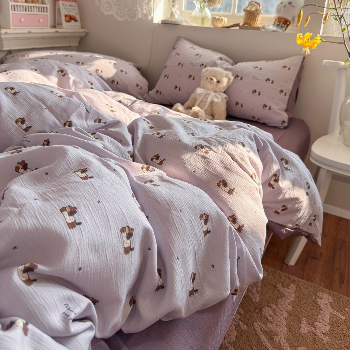 91家纺网 家纺一手货源 找家纺 玉海棠家纺 2025新款甄选三层纱印花四件套 葡萄腊肠狗