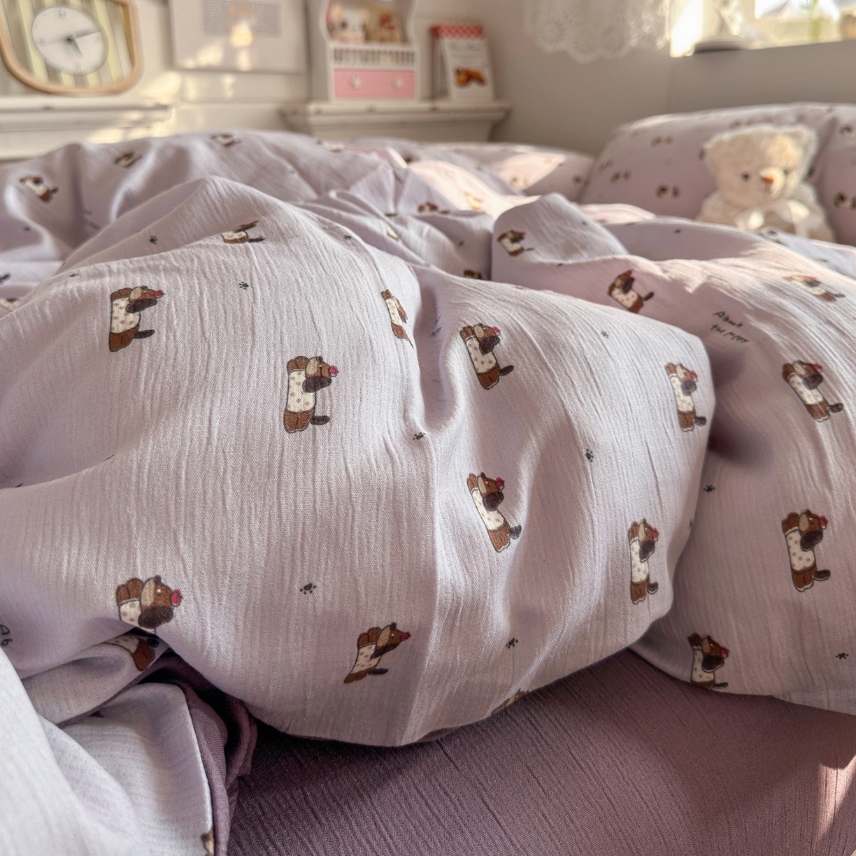 91家纺网 家纺一手货源 找家纺 玉海棠家纺 2025新款甄选三层纱印花四件套 葡萄腊肠狗