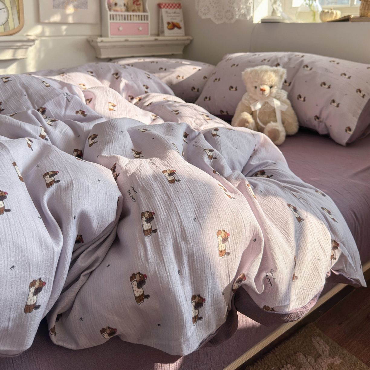 91家纺网 家纺一手货源 找家纺 玉海棠家纺 2025新款甄选三层纱印花四件套 葡萄腊肠狗