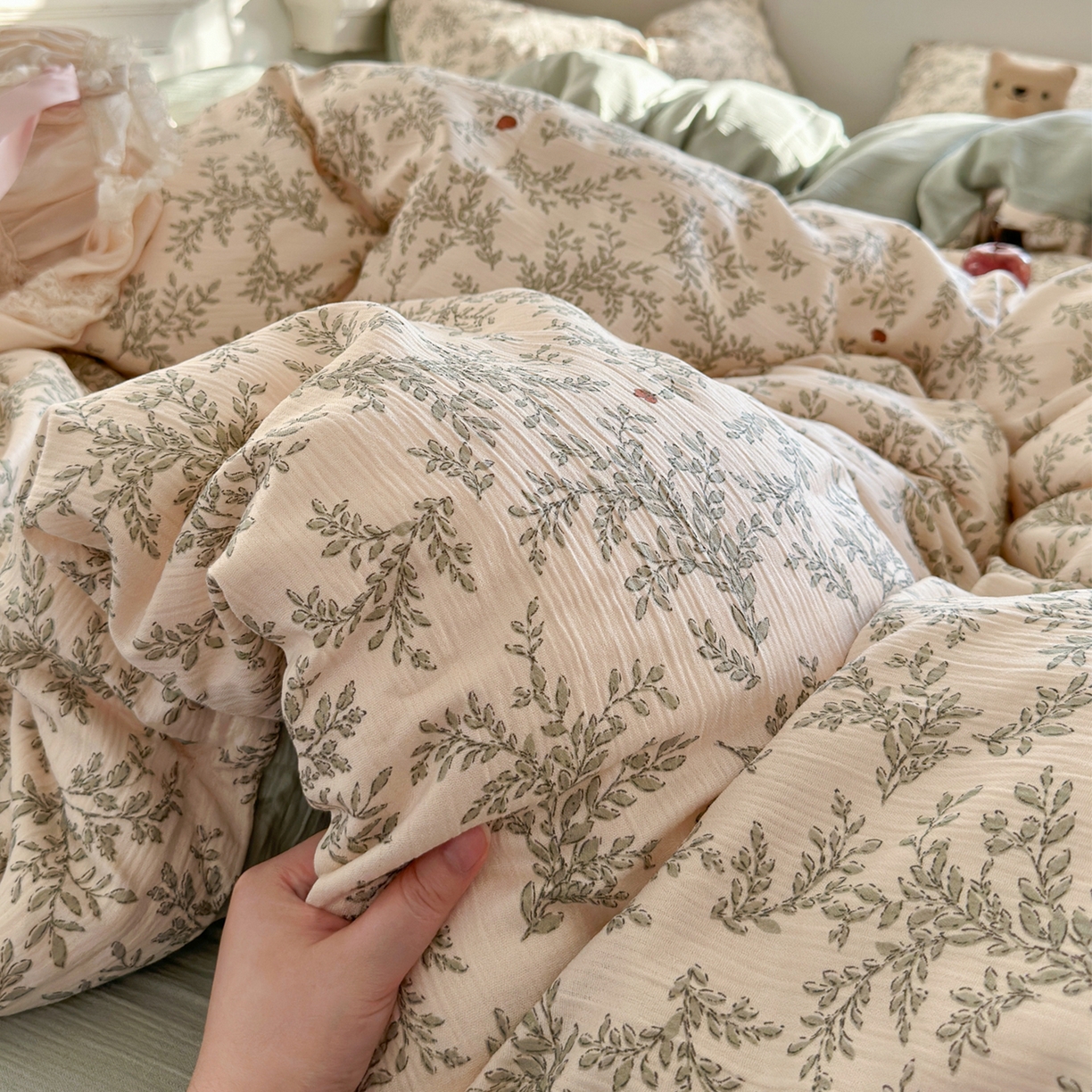 91家纺网 家纺一手货源 找家纺 玉海棠家纺 2025新款甄选三层纱印花四件套 秋月梨