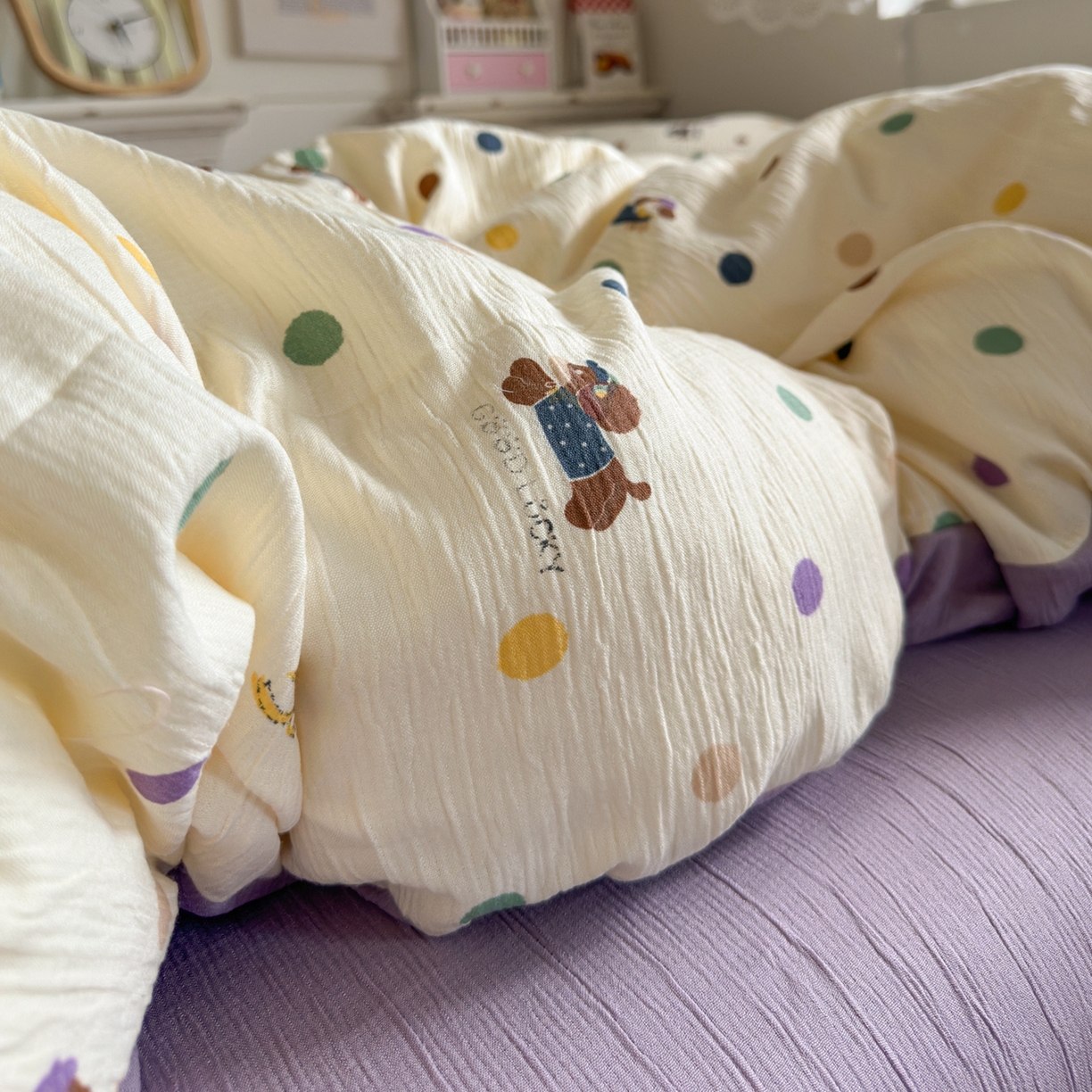 91家纺网 家纺一手货源 找家纺 玉海棠家纺 2025新款甄选三层纱印花四件套 糖豆腊肠狗