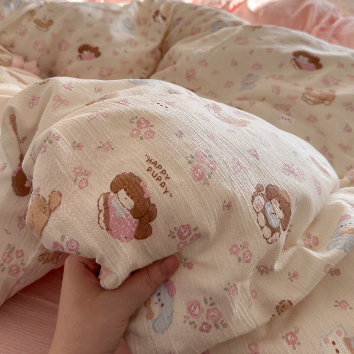 91家纺网 家纺一手货源 找家纺 玉海棠家纺 2025新款甄选三层纱印花四件套 小狗集合会