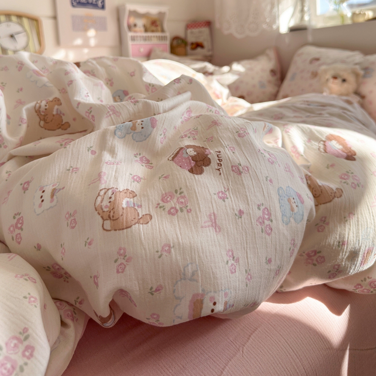 91家纺网 家纺一手货源 找家纺 玉海棠家纺 2025新款甄选三层纱印花四件套 小狗集合会