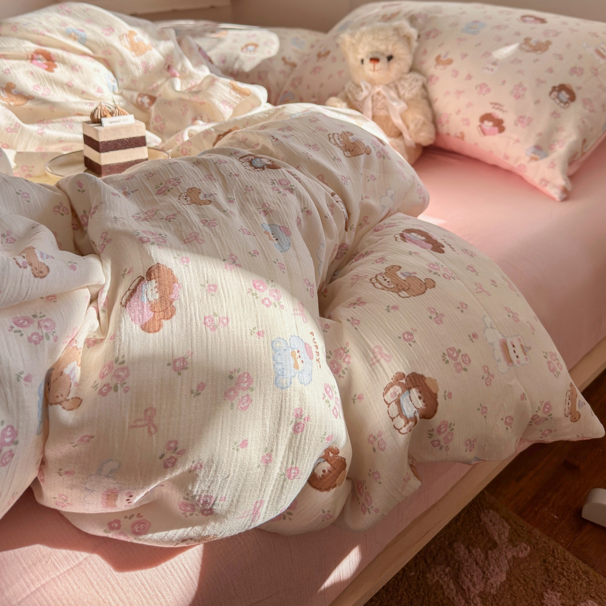 91家纺网 家纺一手货源 找家纺 玉海棠家纺 2025新款甄选三层纱印花四件套 小狗集合会