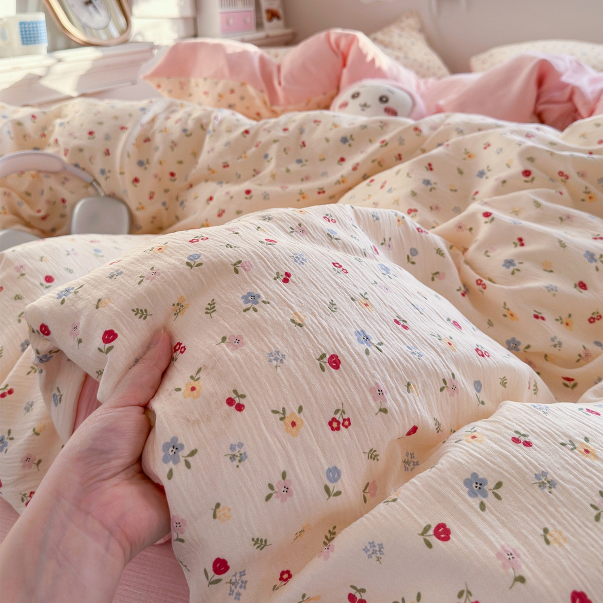 91家纺网 家纺一手货源 找家纺 玉海棠家纺 2025新款甄选三层纱印花四件套 小花点点