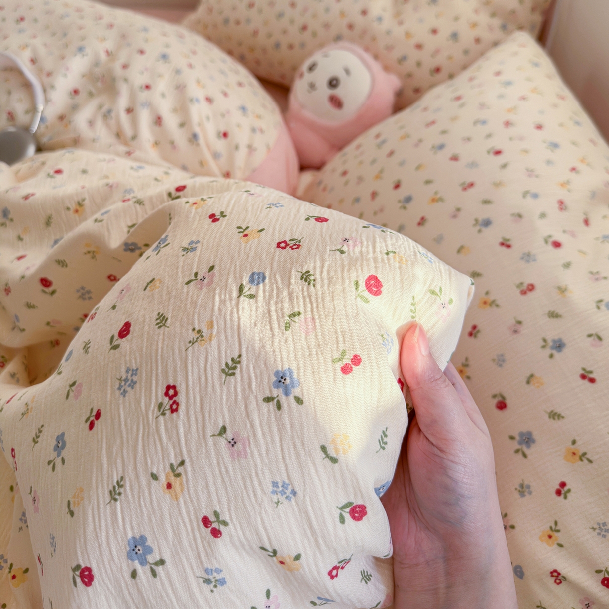 91家纺网 家纺一手货源 找家纺 玉海棠家纺 2025新款甄选三层纱印花四件套 小花点点