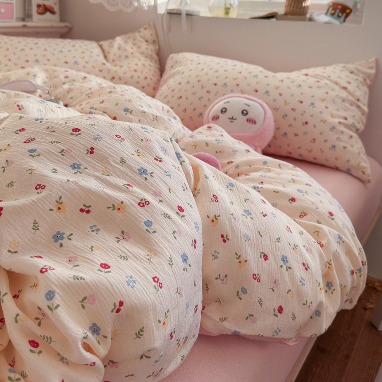 91家纺网 家纺一手货源 找家纺 玉海棠家纺 2025新款甄选三层纱印花四件套 小花点点