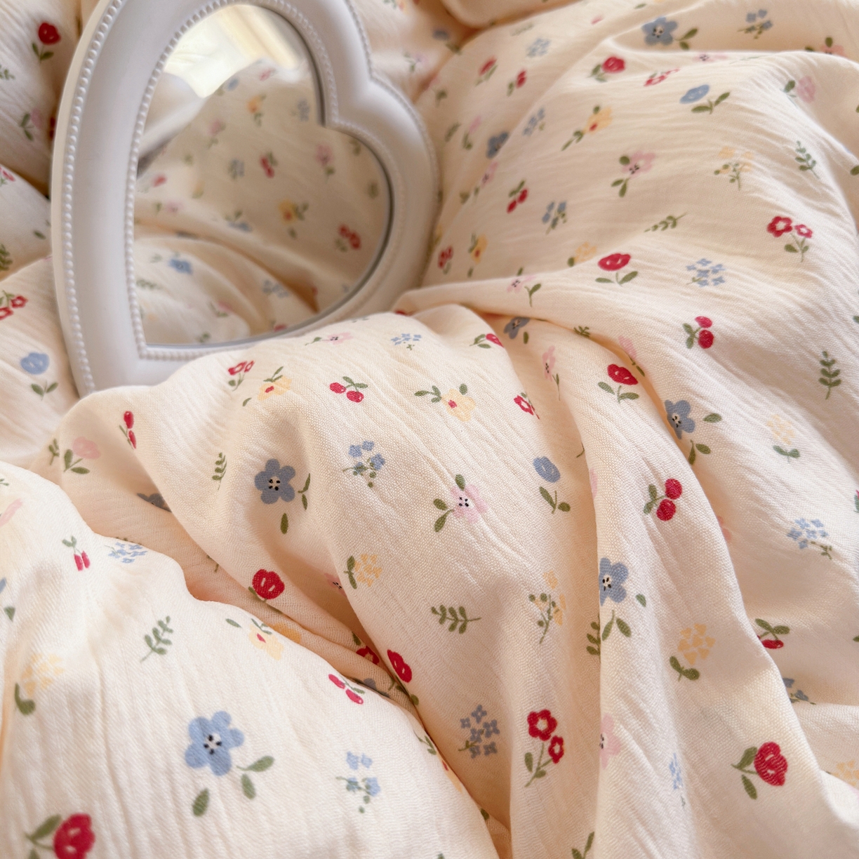 91家纺网 家纺一手货源 找家纺 玉海棠家纺 2025新款甄选三层纱印花四件套 小花点点