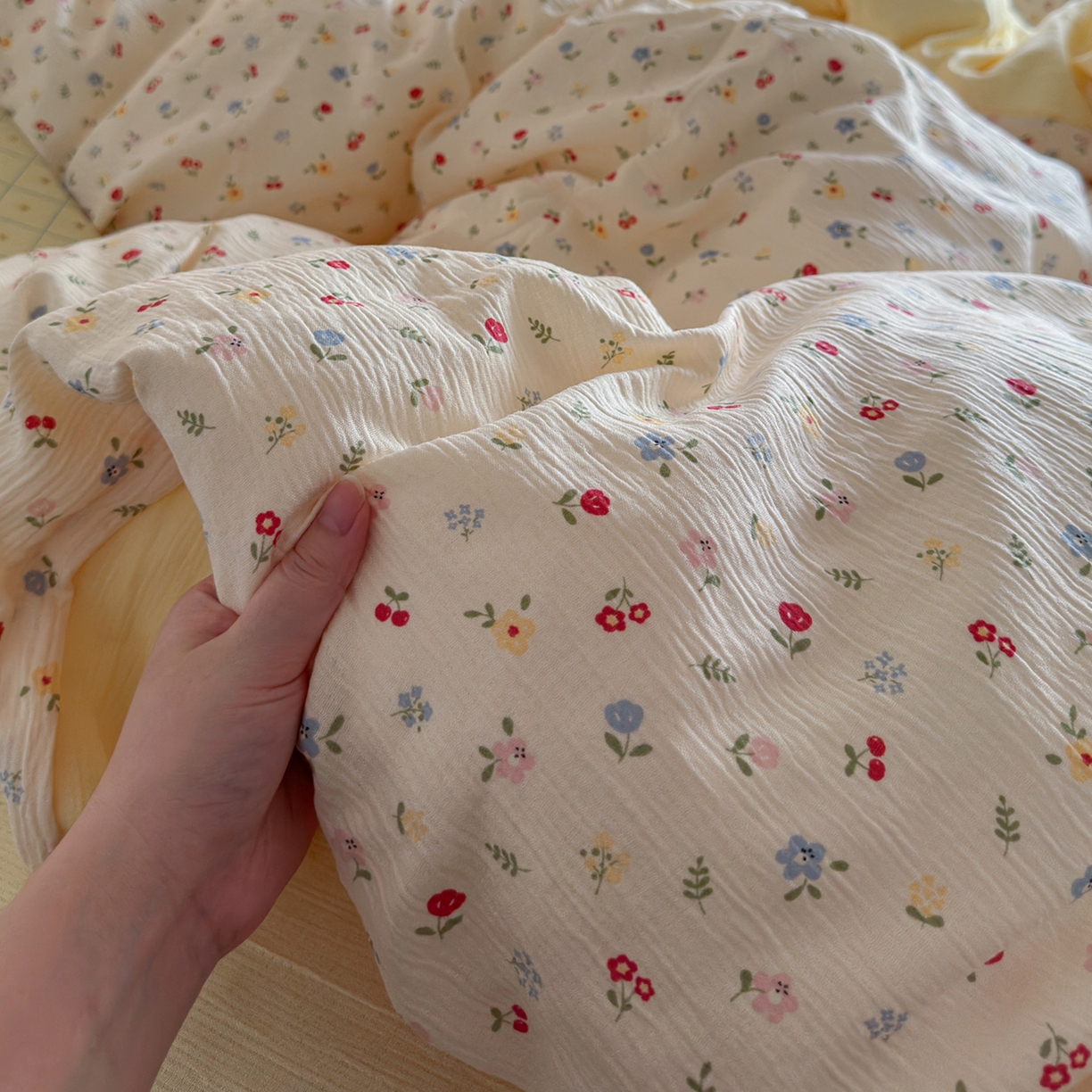 91家纺网 家纺一手货源 找家纺 玉海棠家纺 2025新款甄选三层纱印花四件套 小花花