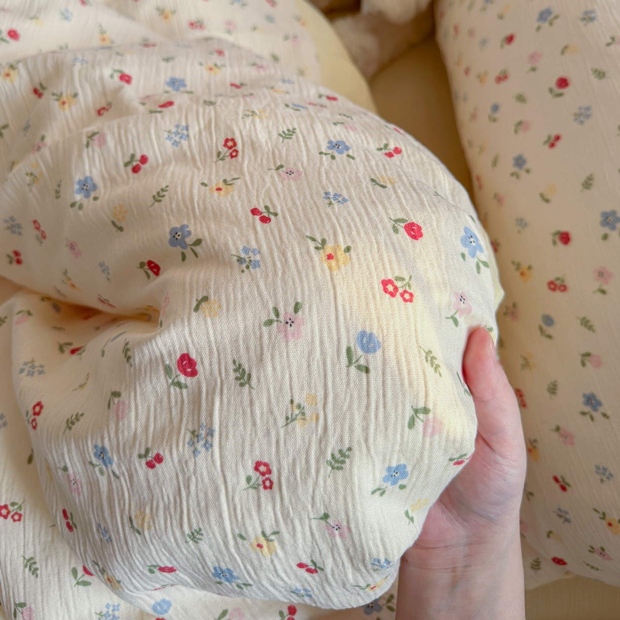 91家纺网 家纺一手货源 找家纺 玉海棠家纺 2025新款甄选三层纱印花四件套 小花花