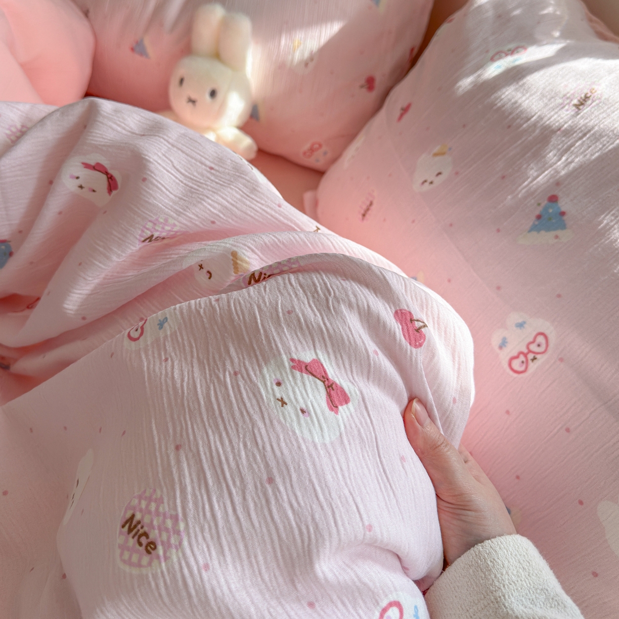 91家纺网 家纺一手货源 找家纺 玉海棠家纺 2025新款甄选三层纱印花四件套 小美