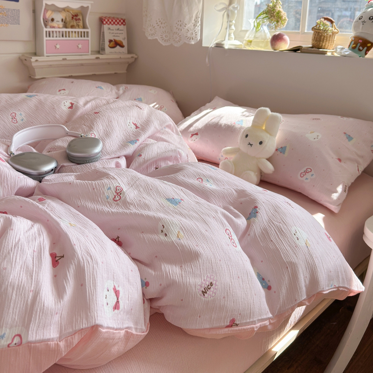 91家纺网 家纺一手货源 找家纺 玉海棠家纺 2025新款甄选三层纱印花四件套 小美