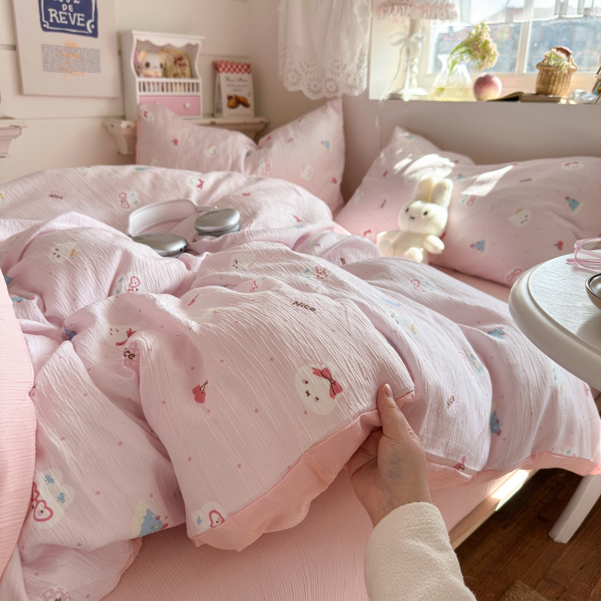 91家纺网 家纺一手货源 找家纺 玉海棠家纺 2025新款甄选三层纱印花四件套 小美