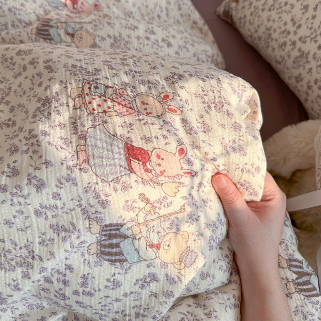 91家纺网 家纺一手货源 找家纺 玉海棠家纺 2025新款甄选三层纱印花四件套 圆舞曲