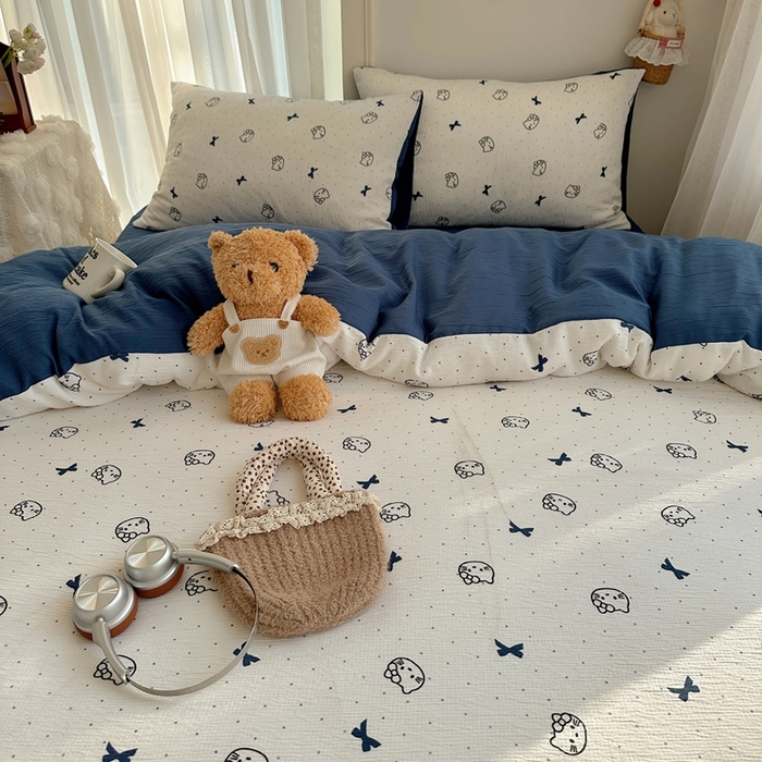 91家纺网 家纺一手货源 找家纺 瑞钰 2025新款甄选三层纱印花四件套 蓝莓小猫