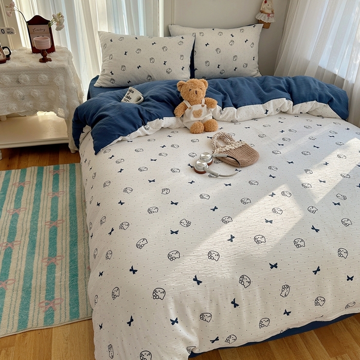 91家纺网 家纺一手货源 找家纺 瑞钰 2025新款甄选三层纱印花四件套 蓝莓小猫