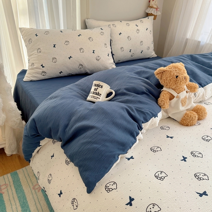 91家纺网 家纺一手货源 找家纺 瑞钰 2025新款甄选三层纱印花四件套 蓝莓小猫