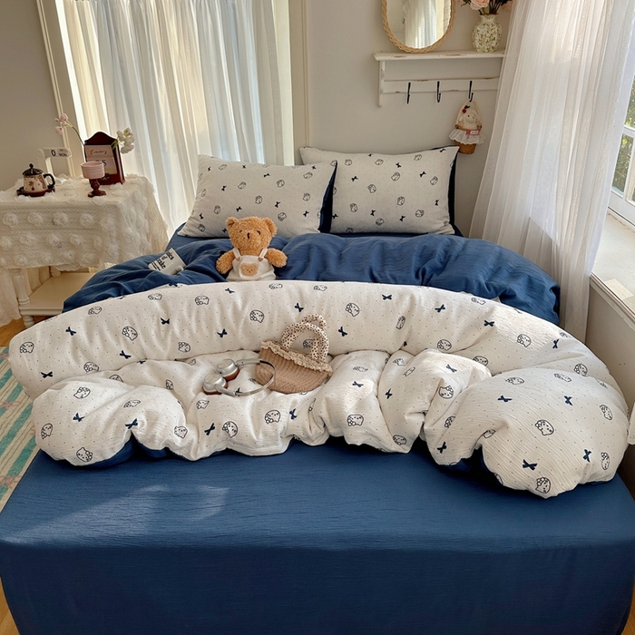 91家纺网 家纺一手货源 找家纺 瑞钰 2025新款甄选三层纱印花四件套 蓝莓小猫