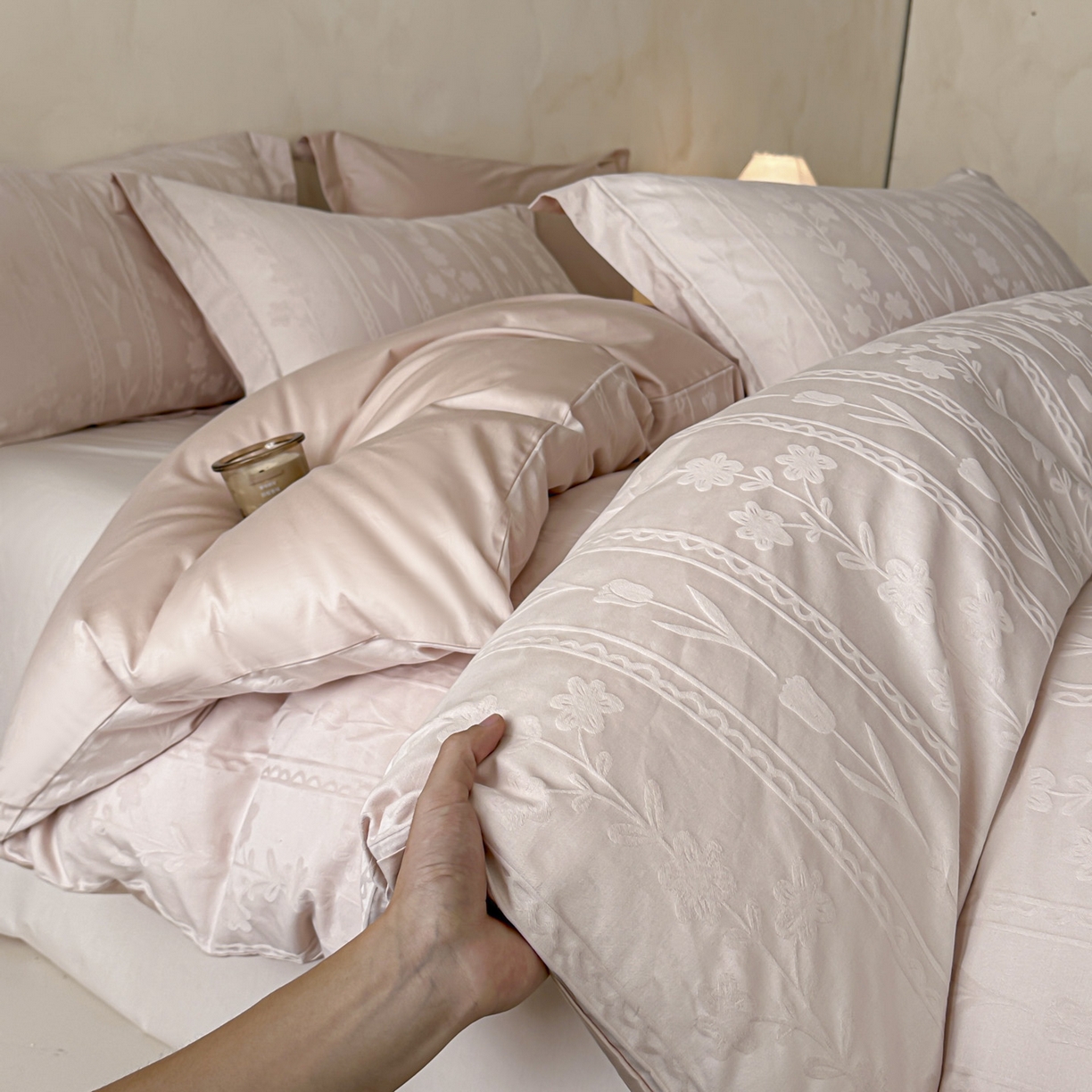 91家纺网 家纺一手货源 找家纺 禾时 2026新款春夏全棉长绒棉立体提花四件套-花屿 芭比粉