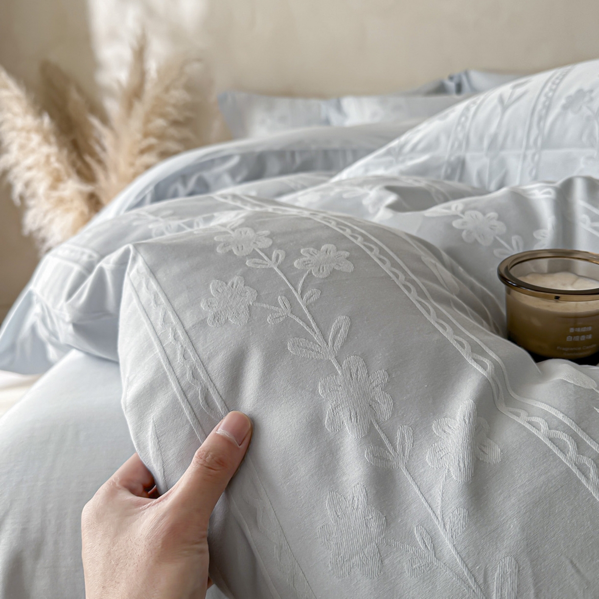 91家纺网 家纺一手货源 找家纺 禾时 2026新款春夏全棉长绒棉立体提花四件套-花屿 淡雅蓝