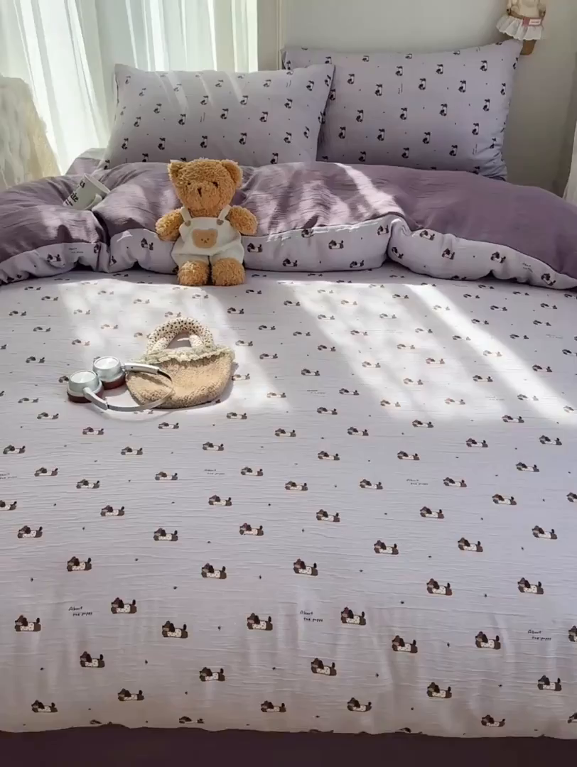 91家纺网 家纺一手货源 找家纺 瑞钰 2025新款甄选三层纱印花四件套 葡萄腊肠狗