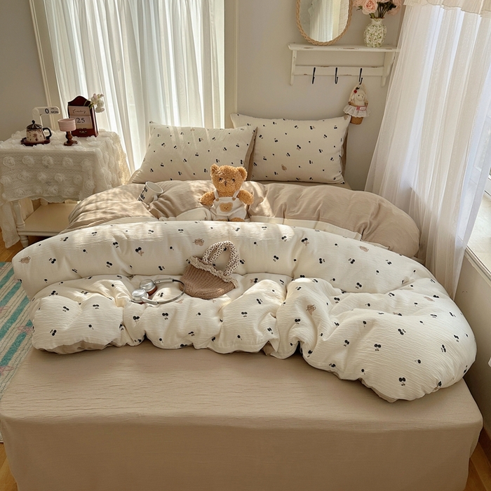 91家纺网 家纺一手货源 找家纺 瑞钰 2025新款甄选三层纱印花四件套 撄桃物语