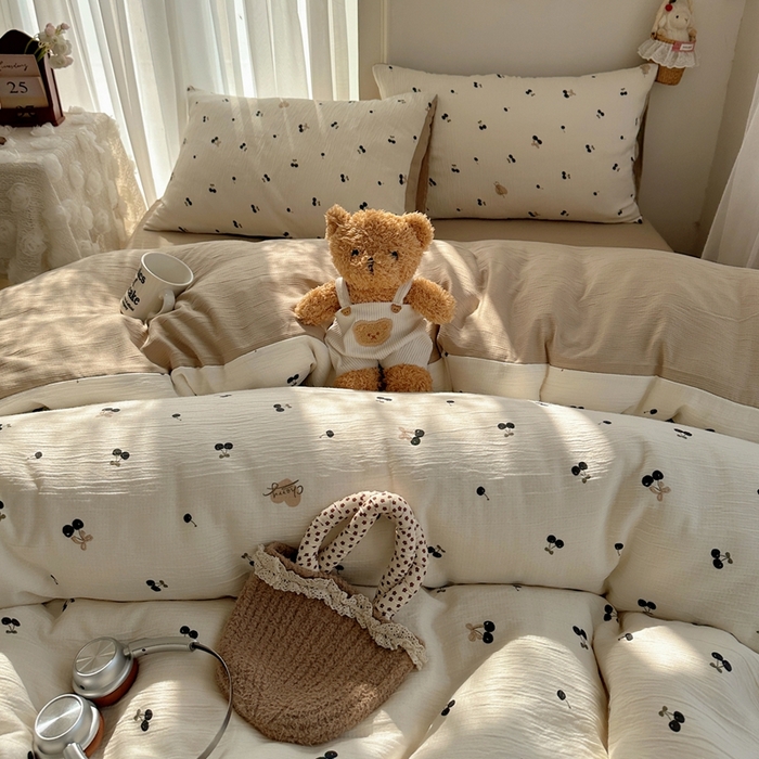 91家纺网 家纺一手货源 找家纺 瑞钰 2025新款甄选三层纱印花四件套 撄桃物语