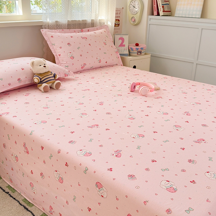 91家纺网 家纺一手货源 找家纺 拾物记 2026新款第一批12868A类新疆全棉单品床单系列 草莓小狗