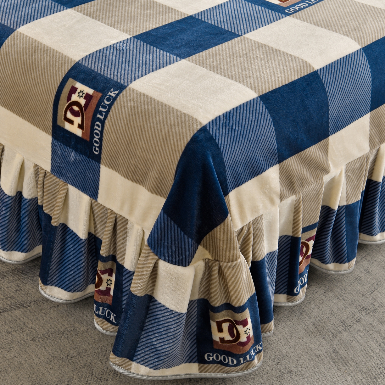 91家纺网 家纺一手货源 找家纺 缘莉娜家纺 2025高克重8斤牛奶绒四件套金貂绒法莱绒加厚保暖直播电商爆款 蓝大格