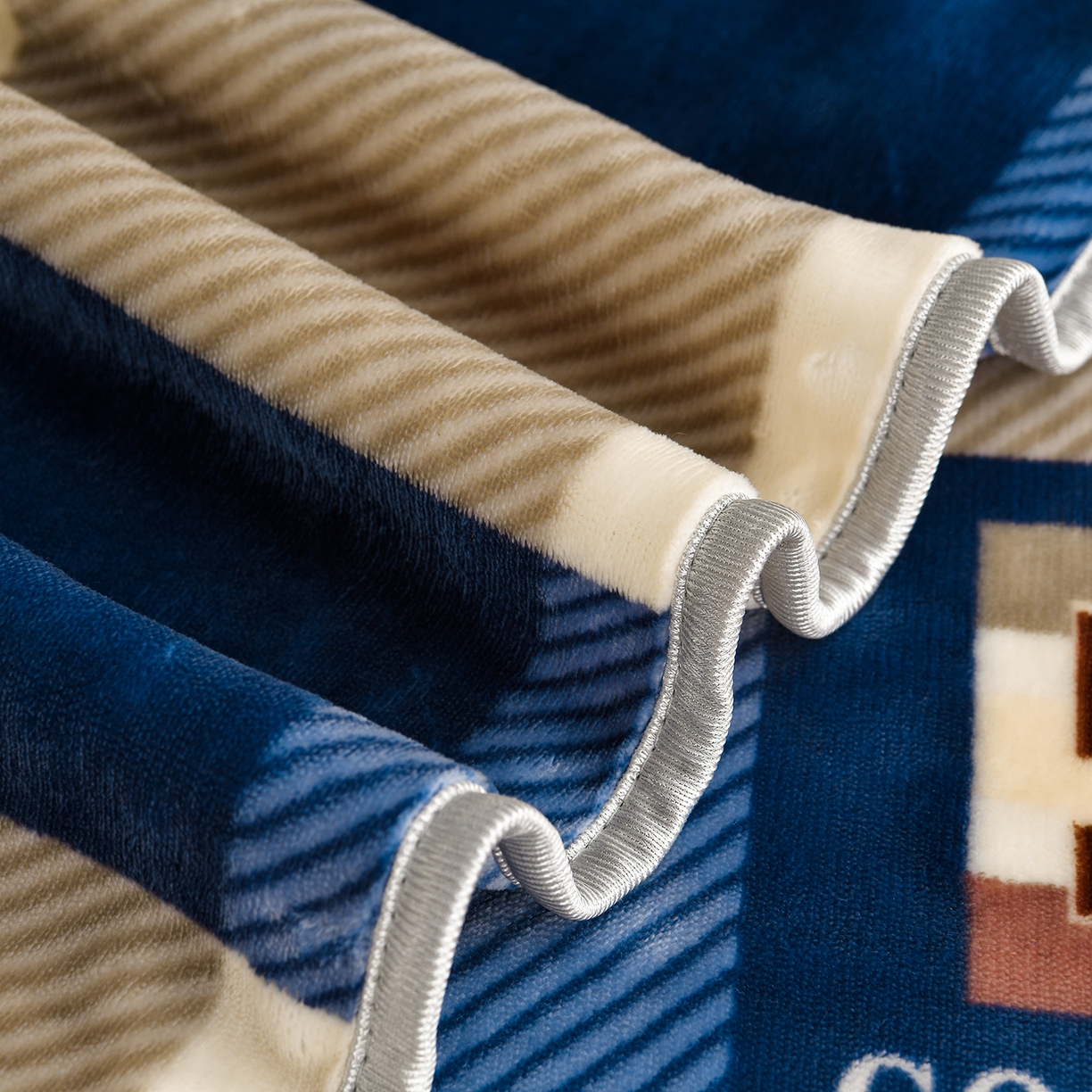 91家纺网 家纺一手货源 找家纺 缘莉娜家纺 2025高克重8斤牛奶绒四件套金貂绒法莱绒加厚保暖直播电商爆款 蓝大格