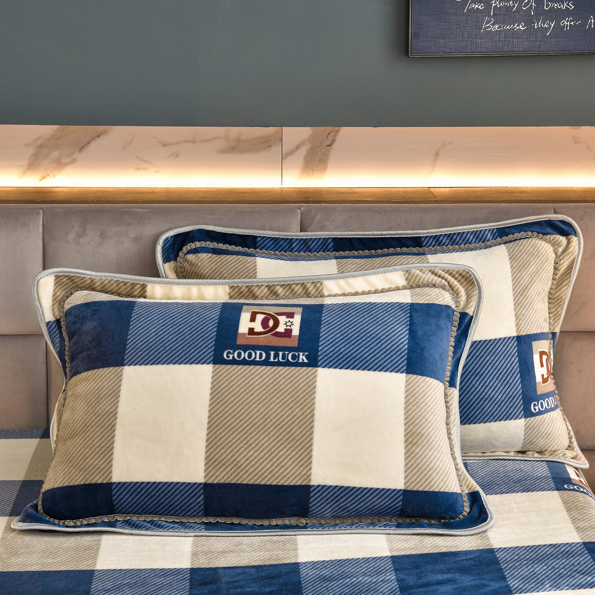 91家纺网 家纺一手货源 找家纺 缘莉娜家纺 2025高克重8斤牛奶绒四件套金貂绒法莱绒加厚保暖直播电商爆款 蓝大格