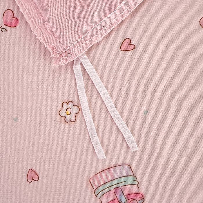 91家纺网 家纺一手货源 找家纺 拾物记 2026新款第一批12868A类全棉单品被套系列（预留7-9厘米的缩水尺寸，加厚金属双拉链头、暗线四面锁边，四角全棉绑带） 草莓小狗