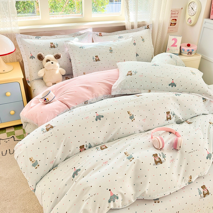 91家纺网 家纺一手货源 找家纺 拾物记 2026新款第一批12868A类全棉单品被套系列（预留7-9厘米的缩水尺寸，加厚金属双拉链头、暗线四面锁边，四角全棉绑带） 点点森林熊