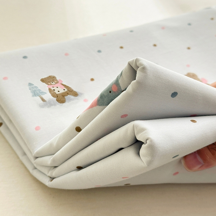 91家纺网 家纺一手货源 找家纺 拾物记 2026新款第一批12868A类全棉单品被套系列（预留7-9厘米的缩水尺寸，加厚金属双拉链头、暗线四面锁边，四角全棉绑带） 点点森林熊