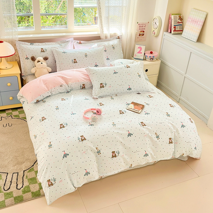 91家纺网 家纺一手货源 找家纺 拾物记 2026新款第一批12868A类全棉单品被套系列（预留7-9厘米的缩水尺寸，加厚金属双拉链头、暗线四面锁边，四角全棉绑带） 点点森林熊