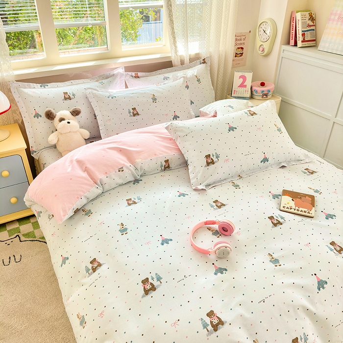 91家纺网 家纺一手货源 找家纺 拾物记 2026新款第一批12868A类全棉单品被套系列（预留7-9厘米的缩水尺寸，加厚金属双拉链头、暗线四面锁边，四角全棉绑带） 点点森林熊