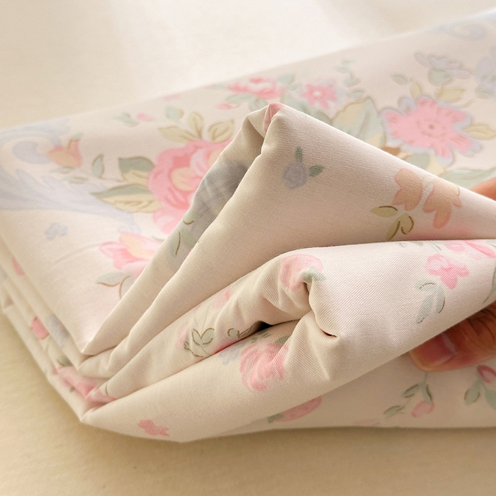 91家纺网 家纺一手货源 找家纺 拾物记 2026新款第一批12868A类全棉单品被套系列（预留7-9厘米的缩水尺寸，加厚金属双拉链头、暗线四面锁边，四角全棉绑带） 花漫歌