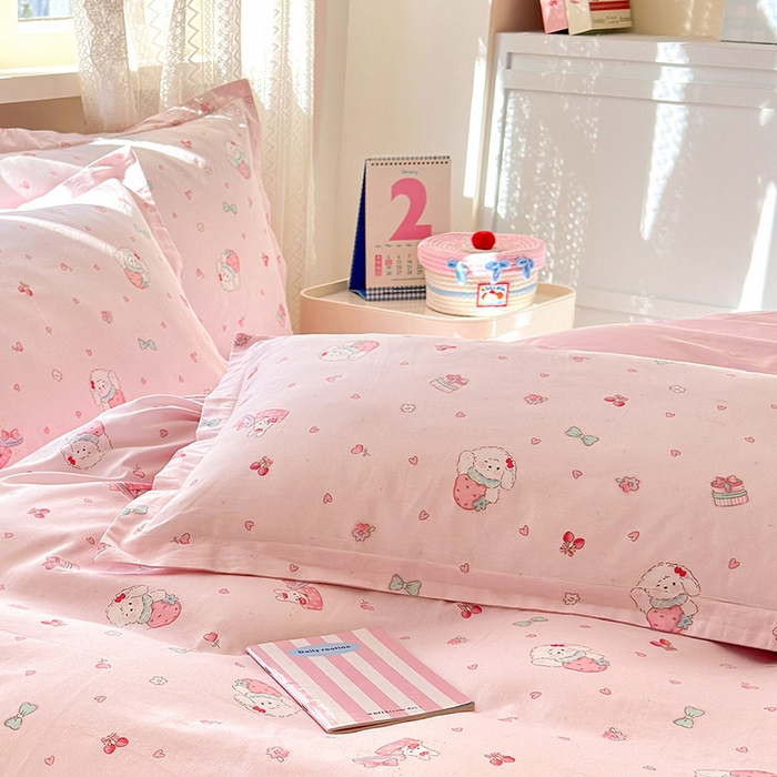 91家纺网 家纺一手货源 找家纺 拾物记 2026新款第一批12868A类全棉单品枕套系列 草莓小狗