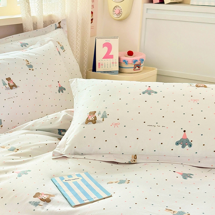 91家纺网 家纺一手货源 找家纺 拾物记 2026新款第一批12868A类全棉单品枕套系列 点点森林熊