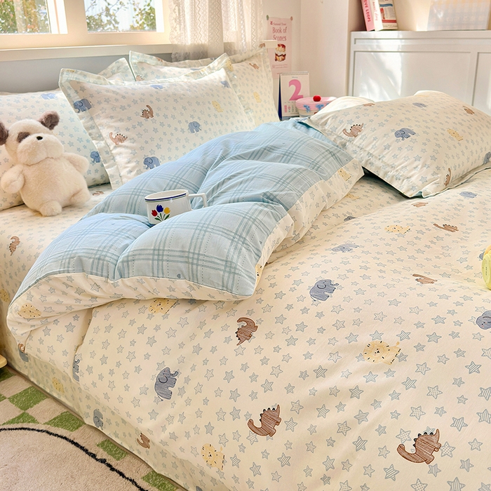 91家纺网 家纺一手货源 找家纺 拾物记 2026新款第一批12868A类新疆全棉单品被套系列（预留7-9厘米的缩水尺寸，加厚金属双拉链头、暗线四面锁边，四角全棉绑带） 蓝星动物园