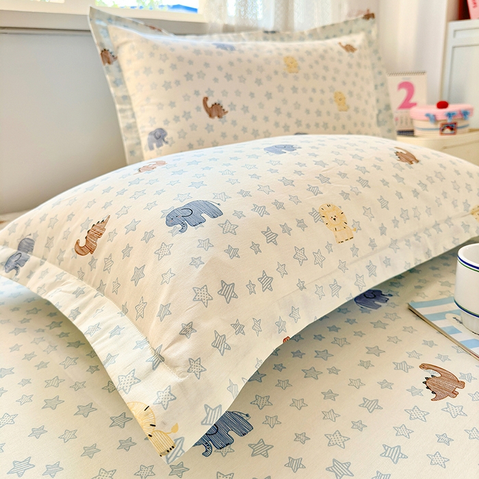 91家纺网 家纺一手货源 找家纺 拾物记 2026新款第一批12868A类全棉单品枕套系列 蓝星动物园