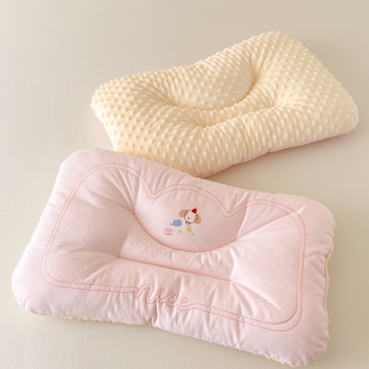 91家纺网 家纺一手货源 找家纺 （总）北鸣有鱼枕芯馆 2025新款苹果狗系列100S全棉豆豆枕枕头枕芯