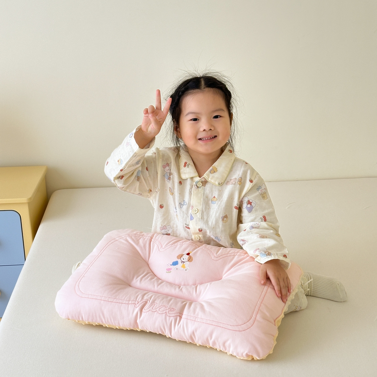 91家纺网 家纺一手货源 找家纺 北鸣有鱼枕芯馆 2025新款苹果狗系列100S全棉豆豆枕枕头枕芯 全棉小花园粉色-30x50cm