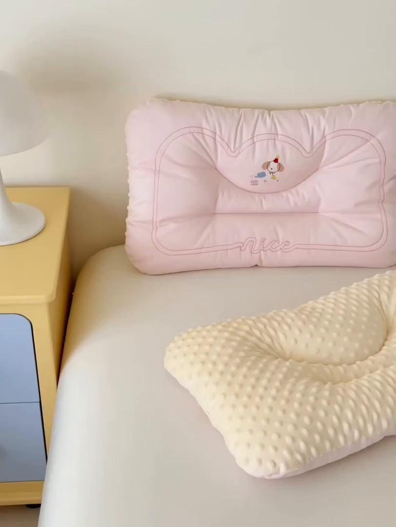 91家纺网 家纺一手货源 找家纺 北鸣有鱼枕芯馆 2025新款苹果狗系列100S全棉豆豆枕枕头枕芯 全棉小花园粉色-30x50cm