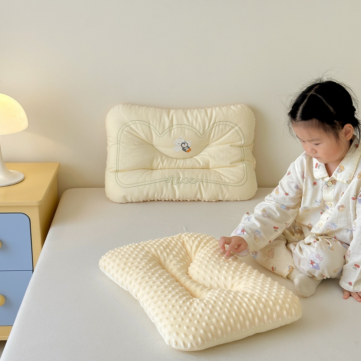 91家纺网 家纺一手货源 找家纺 北鸣有鱼枕芯馆 2025新款苹果狗系列100S全棉豆豆枕枕头枕芯 全棉小伙伴黄色-30x50cm