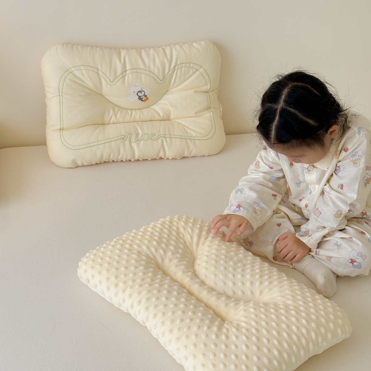 91家纺网 家纺一手货源 找家纺 北鸣有鱼枕芯馆 2025新款苹果狗系列100S全棉豆豆枕枕头枕芯 全棉小伙伴黄色-30x50cm