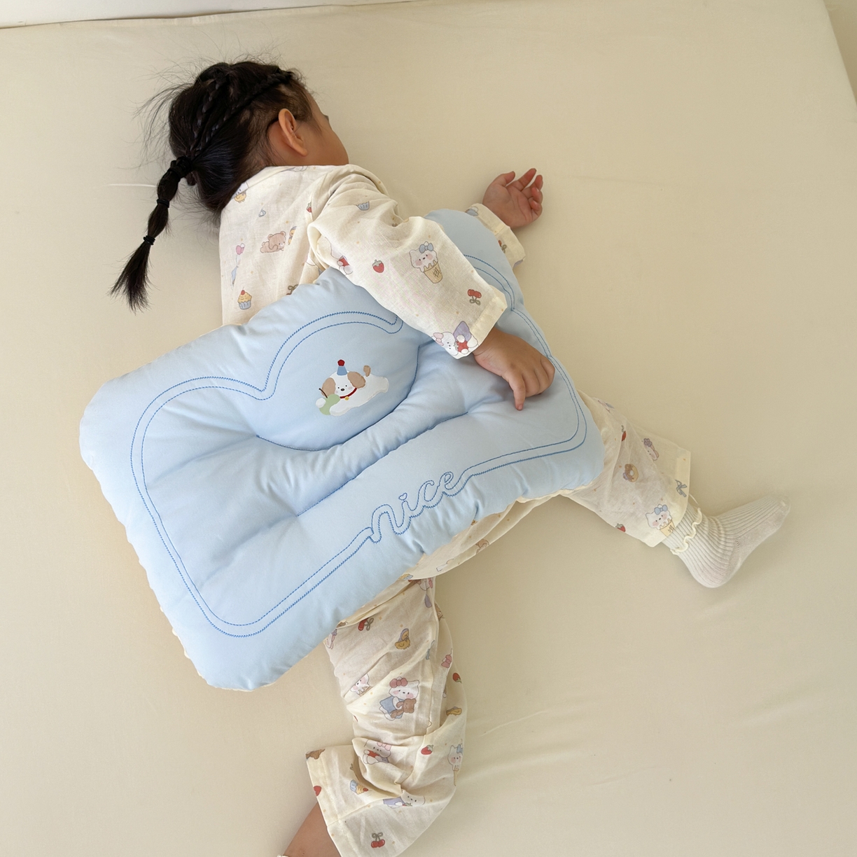 91家纺网 家纺一手货源 找家纺 北鸣有鱼枕芯馆 2025新款苹果狗系列100S全棉豆豆枕枕头枕芯 全棉苹果狗蓝色-30x50cm