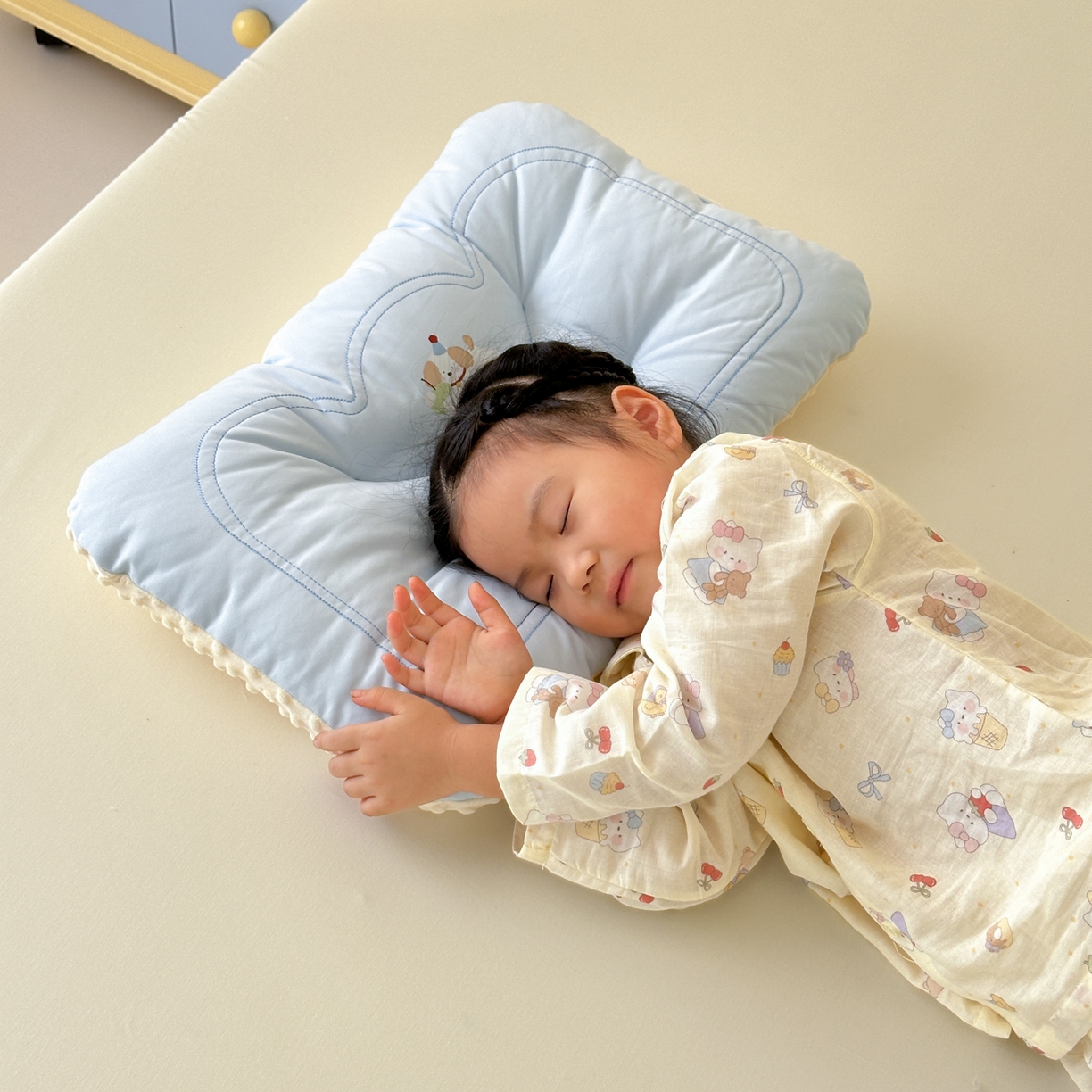 91家纺网 家纺一手货源 找家纺 北鸣有鱼枕芯馆 2025新款苹果狗系列100S全棉豆豆枕枕头枕芯 全棉苹果狗蓝色-30x50cm