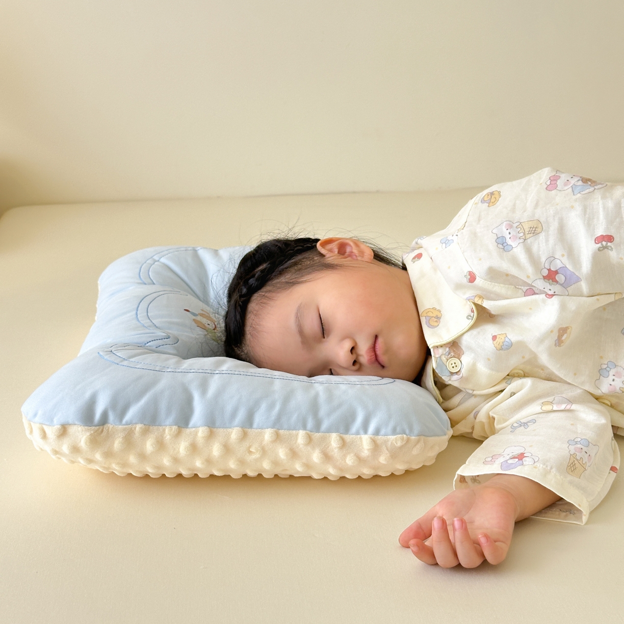 91家纺网 家纺一手货源 找家纺 北鸣有鱼枕芯馆 2025新款苹果狗系列100S全棉豆豆枕枕头枕芯 全棉苹果狗蓝色-30x50cm